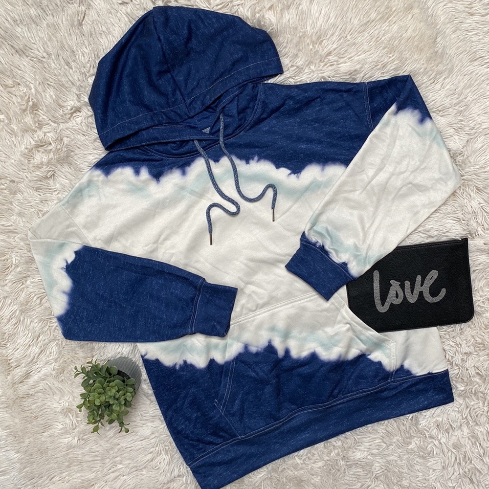 🎉HP🎉 Boutique Dip Dye Hoodie 💗 Blue & Ivory